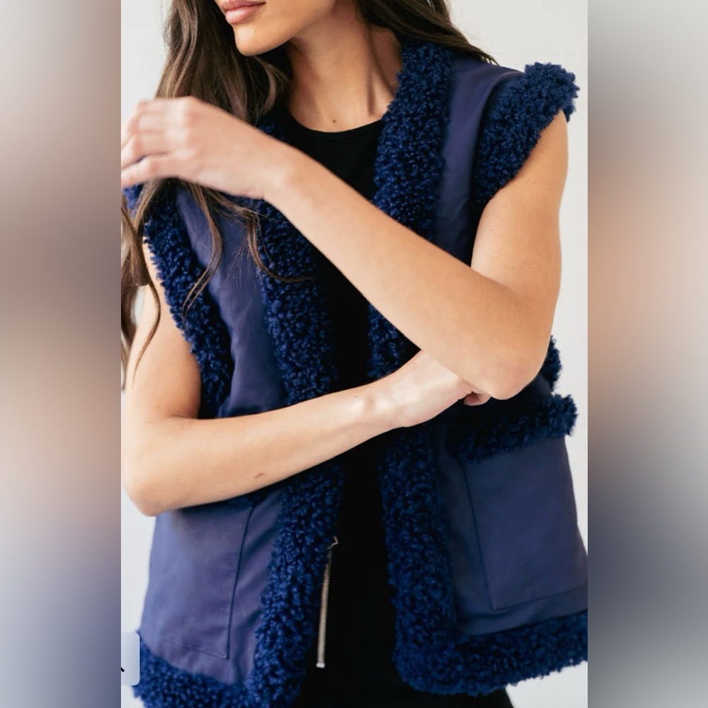 WeWoreWhat NWT Navy Blue Reversible Oversized Sherpa Vest